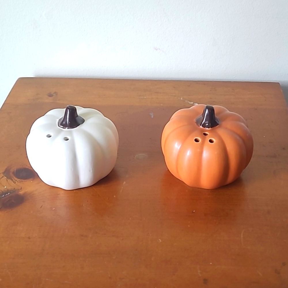 New white and orange pumpkin salt and pepper shackers